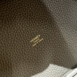 Hermes Picotin lock
Colour