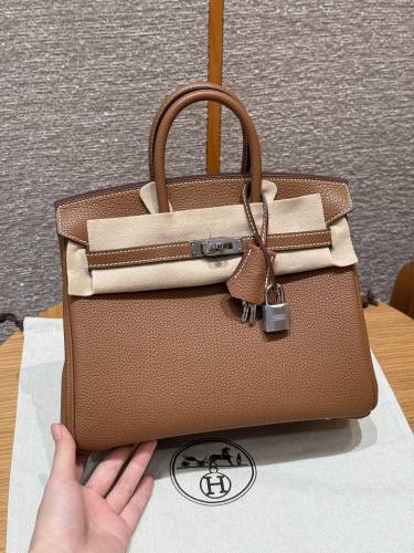 Hermes togo From France
Hardware