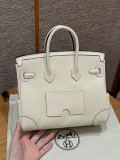 Hermes Birkin cargo
Colour