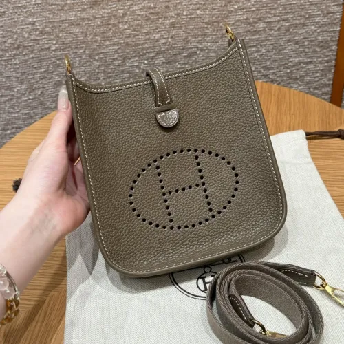 Hermes clemence
Hardware