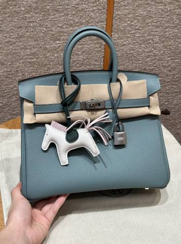 Hermes togo From France
Hardware