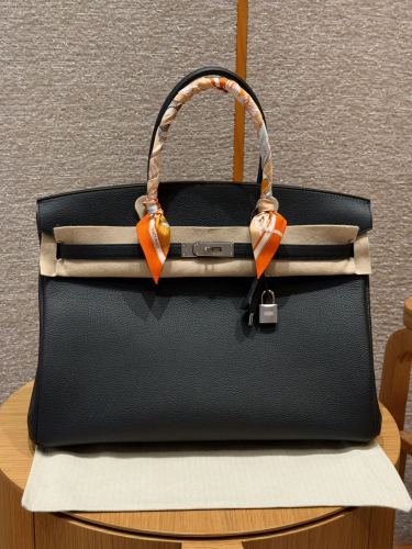 Hermes togo From France
Hardware