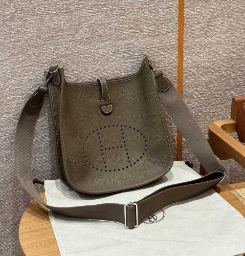 Hermes clemence
Hardware