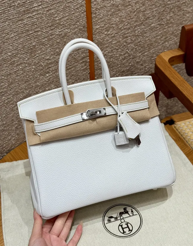 Hermes Togo From France
Hardware