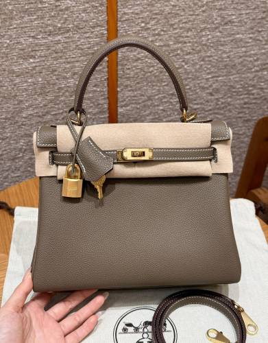 Hermes togo  From France
Hardware