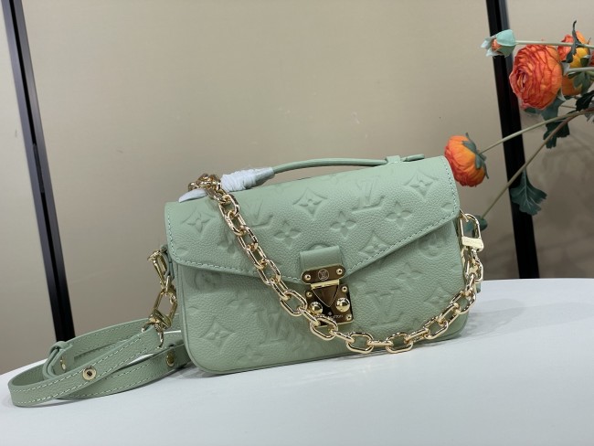 M2A339 Pochette Métis East-West Handbag 21.5 x 13.5 x 6 cm