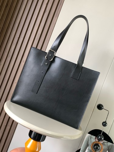 Buckle Horizontal Tote Bag (38.7cm x 9.2cm x 32.9cm) – Black Smooth Leather