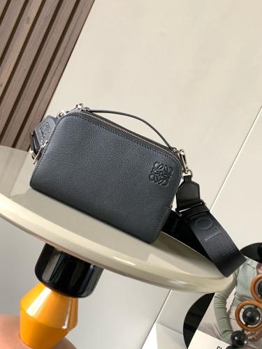 Satin-finish Cowhide Mini Camera Crossbody Bag (18cm x 13cm x 8.5cm) – Black Litchi Grain