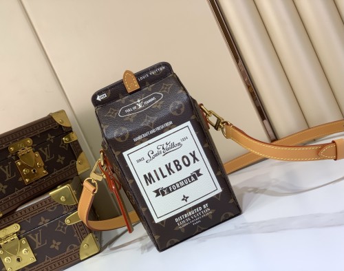 M29326 Milk Handbag 12 x 22 x 10 cm