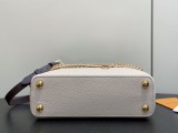 M29439 CAPUCINES BB Handbag 18 x 27 x 9 cm