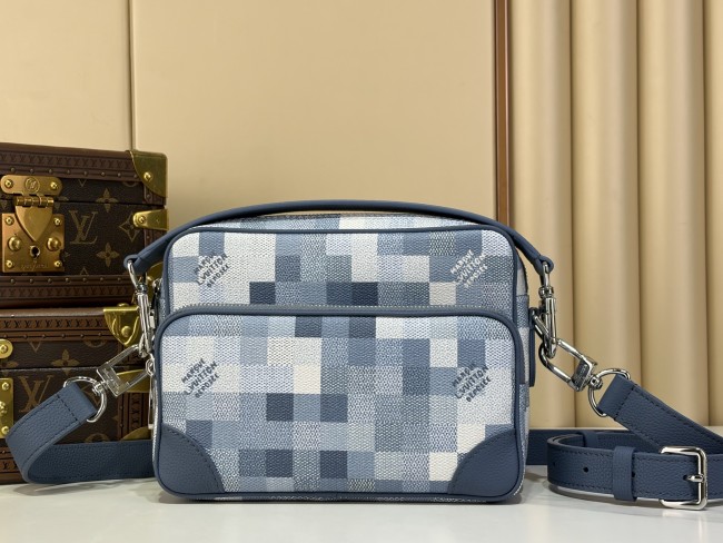  M28606 NIL Messenger Bag 17.5 x 11 x 25 cm (H x W x Length)