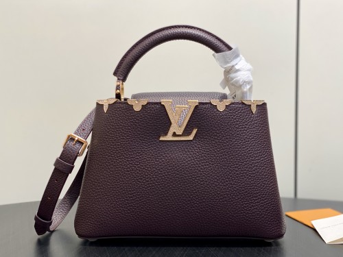 M27194 Capucines BB handbag, size 27x18x9cm