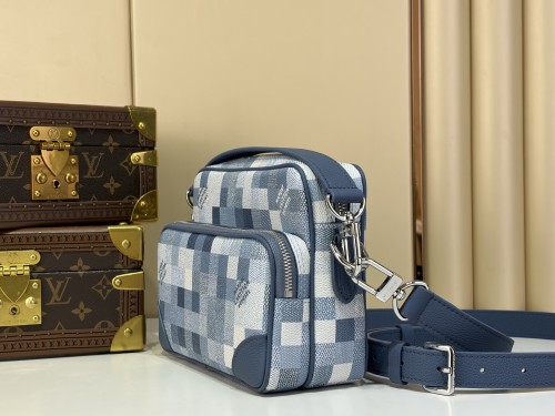  M28606 NIL Messenger Bag 17.5 x 11 x 25 cm (H x W x Length)