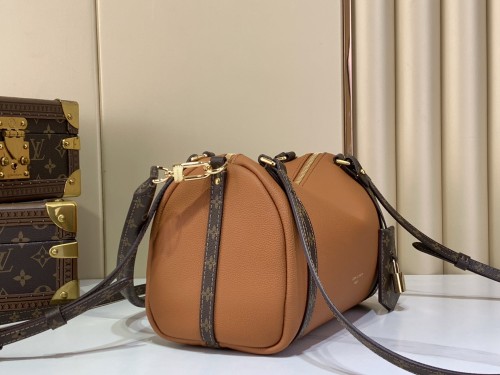 M29428 Express Small Handbag 26 x 17 x 13.5 cm