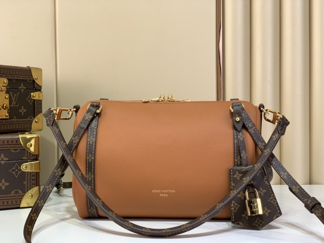 M29428 Express Small Handbag 26 x 17 x 13.5 cm