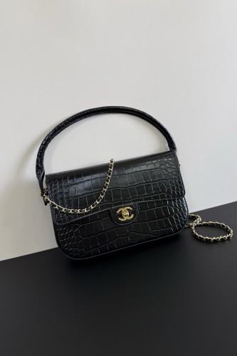 AS6425 CHANEL 26A Black calfskin crocodile-embossed handle bag, 26 x 16 x 4 cm