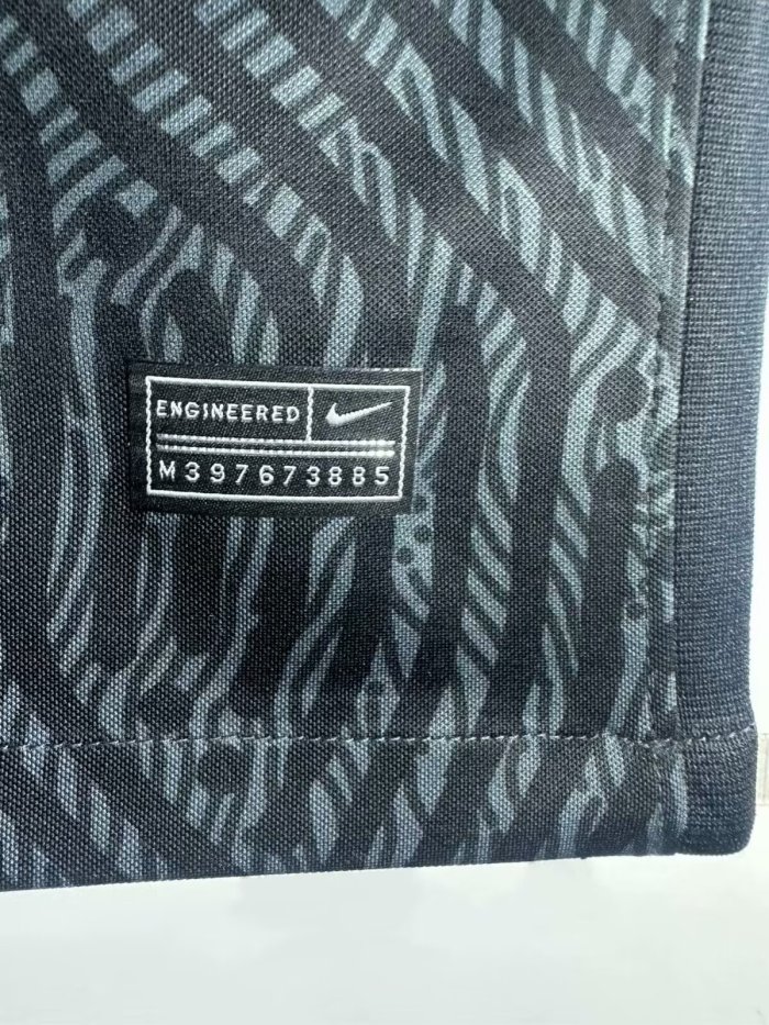 2020-2021 LIV Black Goalkeeper Retro Soccer Jersey