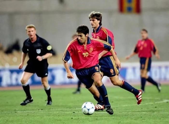 2000 Spain Home Retro Soccer Jersey