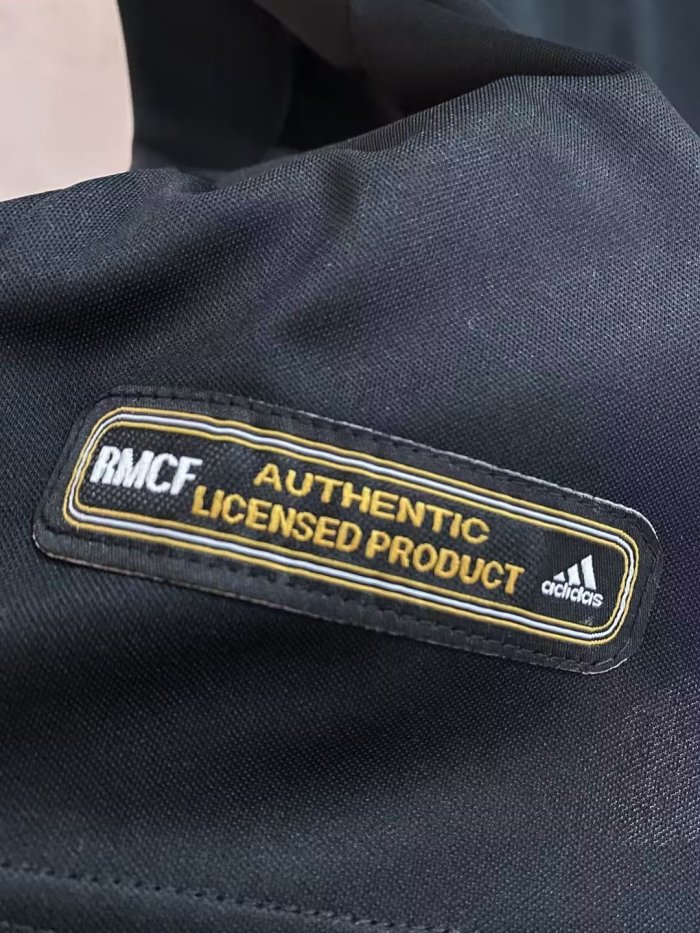 2001-2002 RMA Away Retro Soccer Jersey