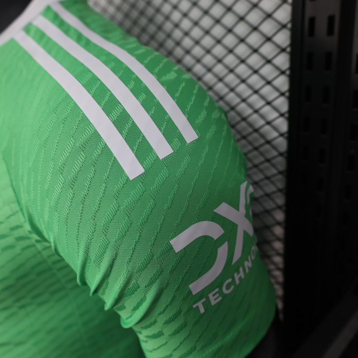 25-26 Man Utd Green Goalkeeper Player Version Soccer Jersey