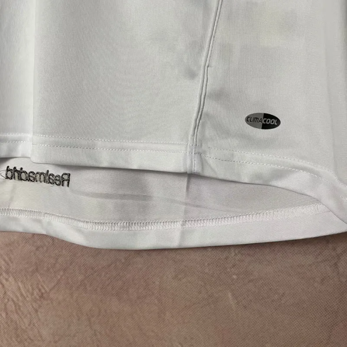 2005-2006 RMA Home Retro Soccer Jersey