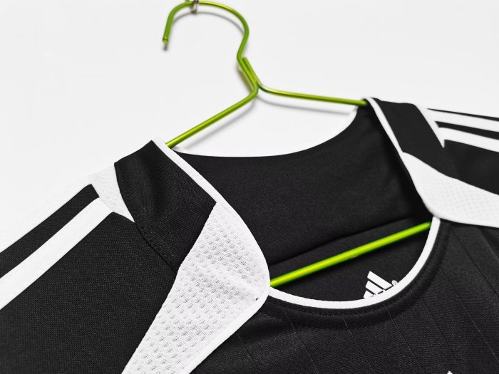 2006-2007 RMA Black Third Retro Soccer Jersey