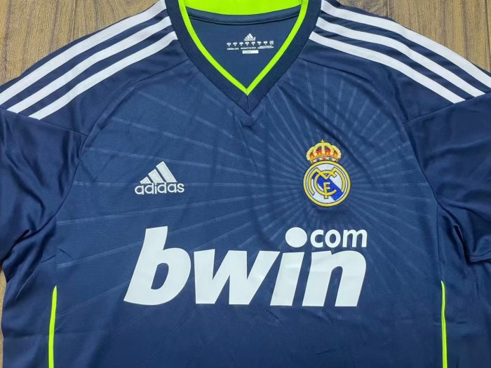 2010-2011 RMA Away Long Sleeve Retro Soccer Jersey