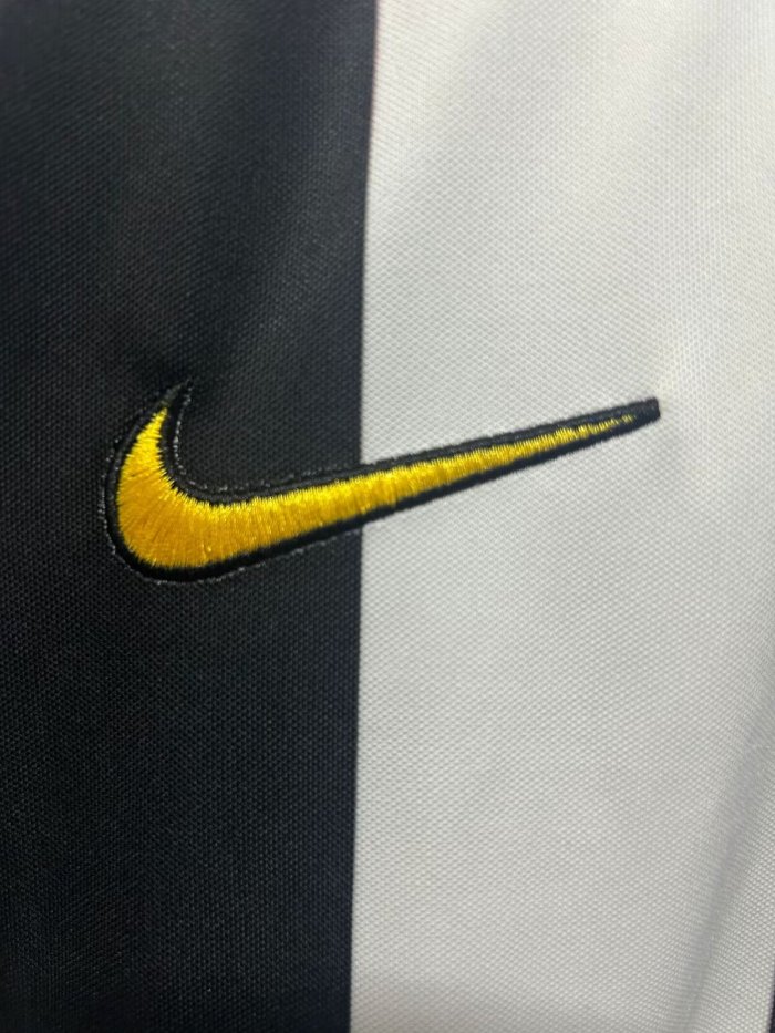 2004-2005 JUV Home Retro Soccer Jersey