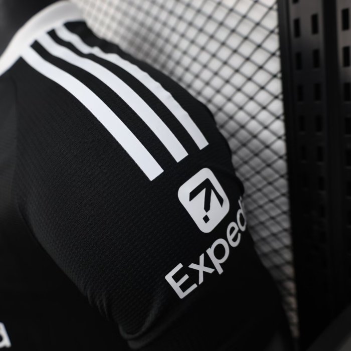 25-26 LIV Black Goalkeeper Player Version Soccer Jersey