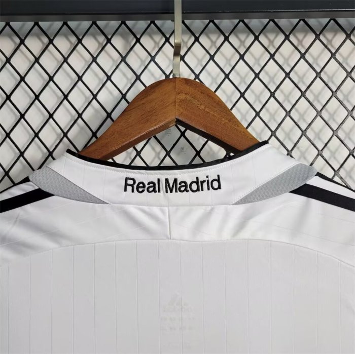 2006-2007 RMA Home Retro Soccer Jersey