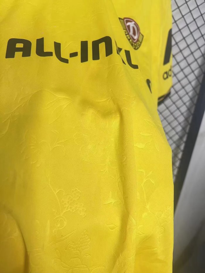 25-26 Dynamo Dresden Home Fans Soccer Jersey