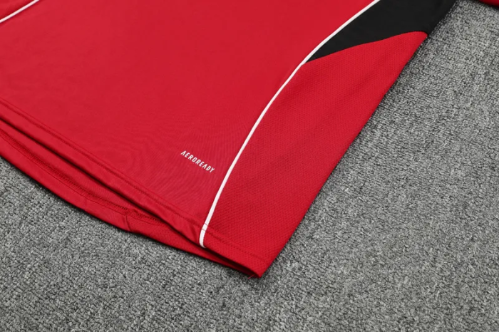 25-26 Man Utd High Quality Training Short Suit