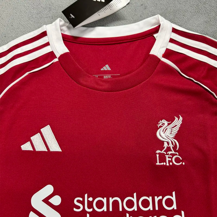 25-26 LIV Home Women Soccer Jersey 1:1 Thai Quality (女)