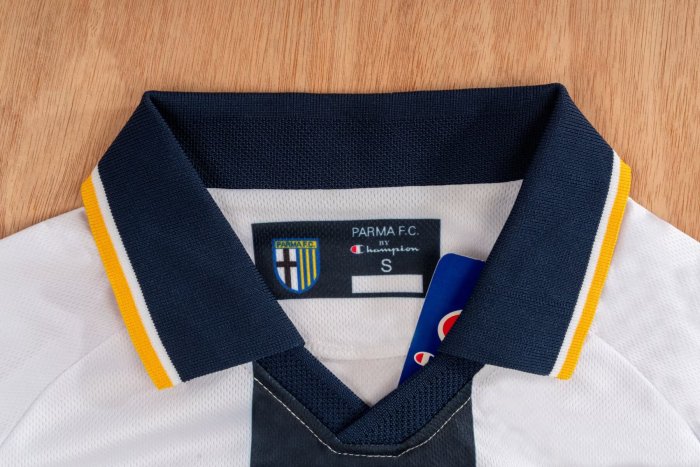 2005-2006 Parma Home Retro Soccer Jersey