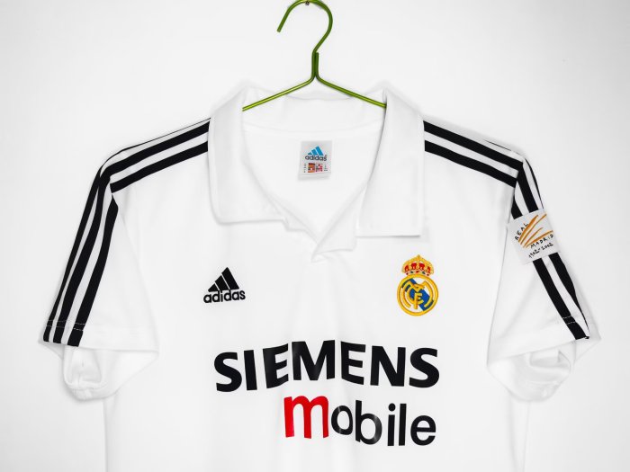 2002-2003 RMA Home Retro Soccer Jersey