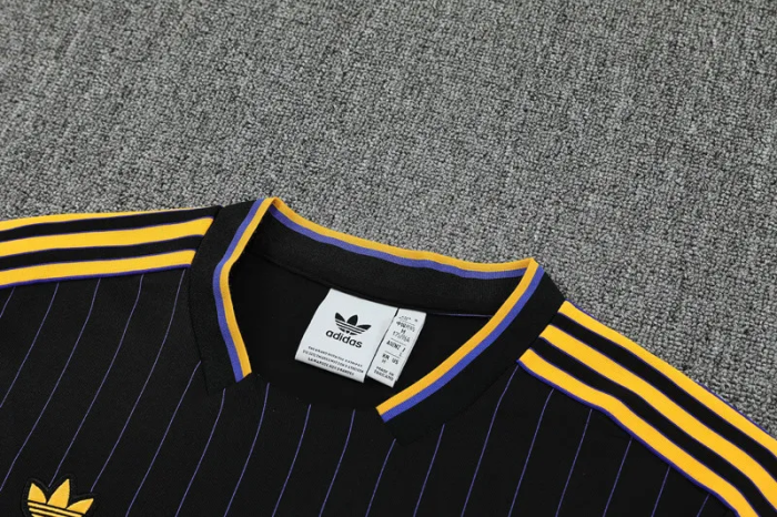 25-26 Man Utd High Quality Training Short Suit