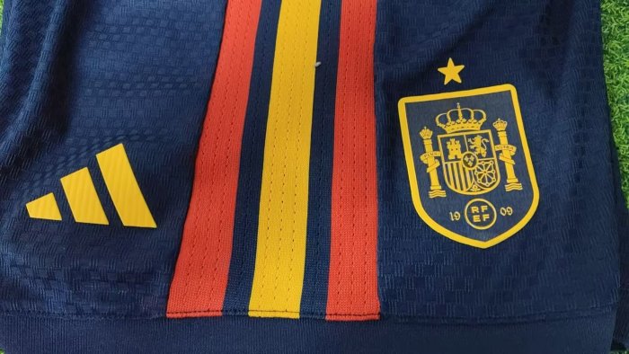 2026 Spain Home Kids Player Version Soccer Jersey (球员童装)