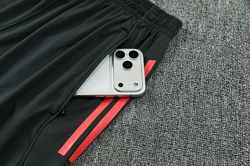 26-27  Bayern High quality Tank Top And Shorts Suit