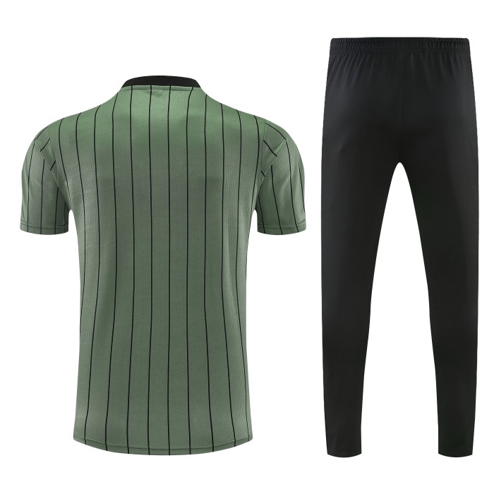 26-27  Bayern Short shirts and Long trousers Suit (圆领)
