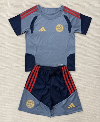 26-27 Bayern Training Adult Suit