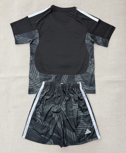 26-27 Celtic Black Goalkeeper Adult Suit
