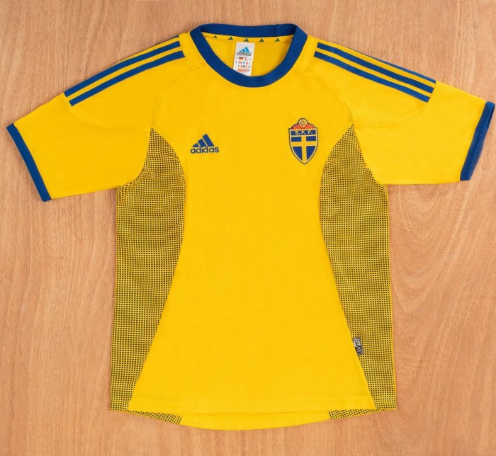 2002 Sweden Home Retro Soccer Jersey