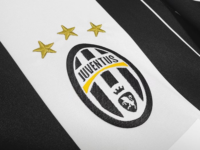 2016-2017 JUV Home Retro Soccer Jersey