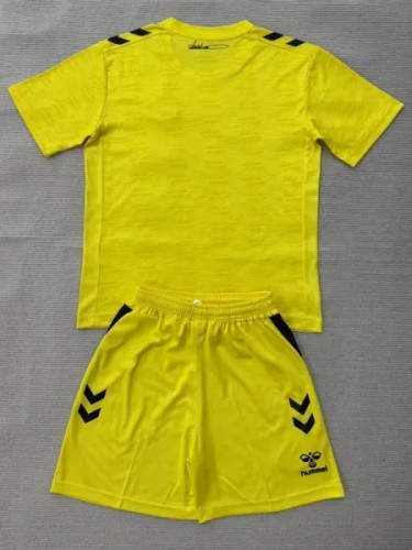 26-27 Sunderland Yellow Goalkeeper Adult Suit