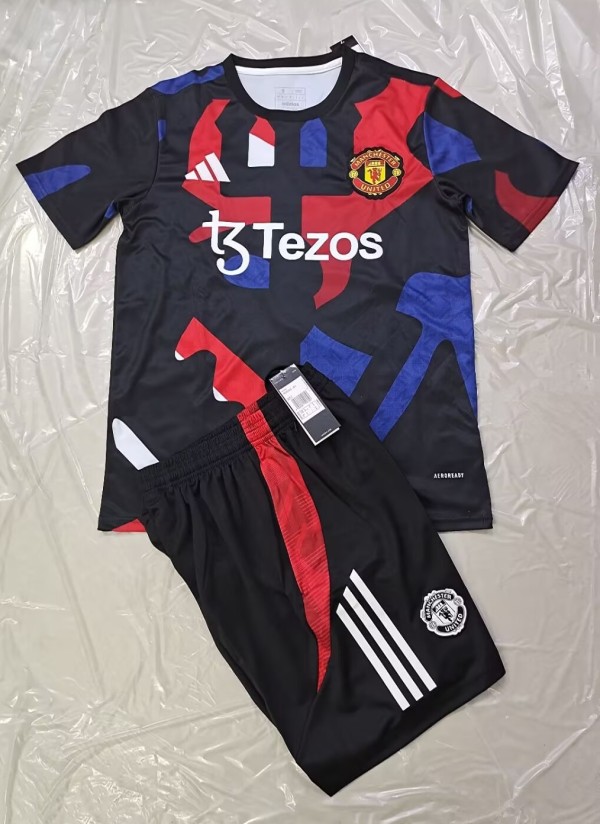 25-26 Man Utd High Quality Training Short Suit