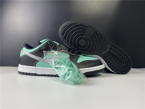 from Brenndasneakers Nike SB Dunk DIAMOND TIFFANY 304292-402