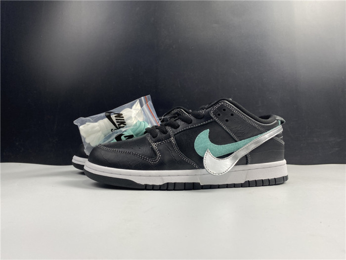 from Brenndasneakers Nike SB Dunk Low
