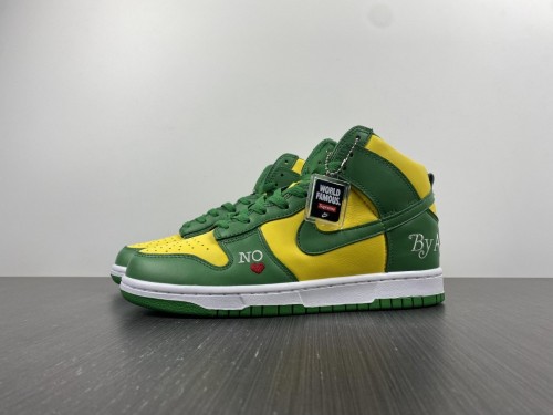 from Brenndasneakers Supreme x Nike SB Dunk High DN3741-700