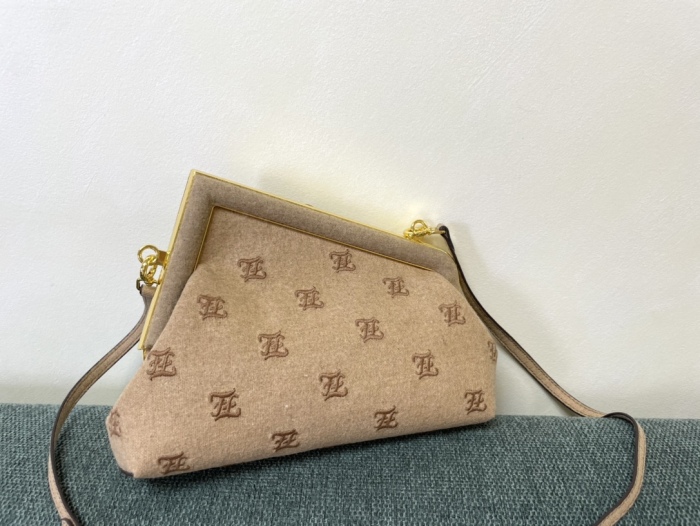 Brenndasneakers F*endi Top Bag 26*9.5*18CM