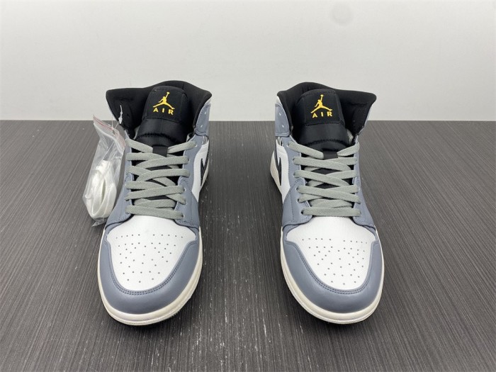 Brenndasneakers Air Jordan 1 Mid 554724-170